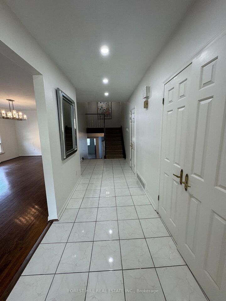 Property Photo: 3 Tokay Court ON M3H 3V2