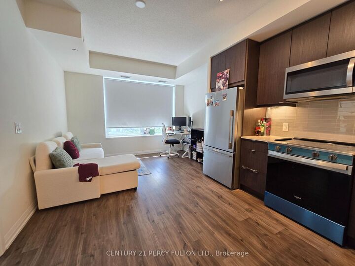 Property Photo:  3260 Sheppard Avenue E 1501  ON M1T 0B5 