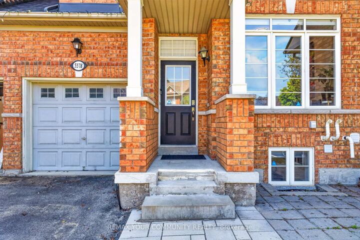 Property Photo: 5578 Waterwind Crescent ON L5M 0G2