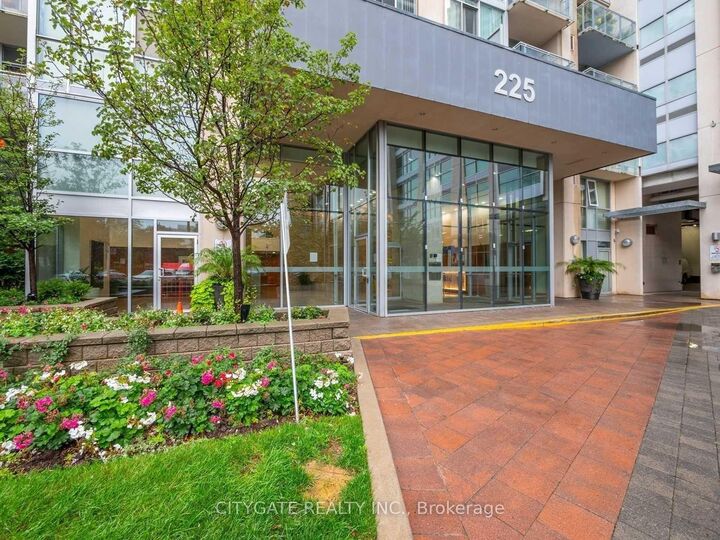 Property Photo: 225 Webb Drive 314 ON L5B 3Y5