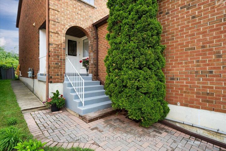 Property Photo: 72 Rejane Crescent ON L4J 5A5