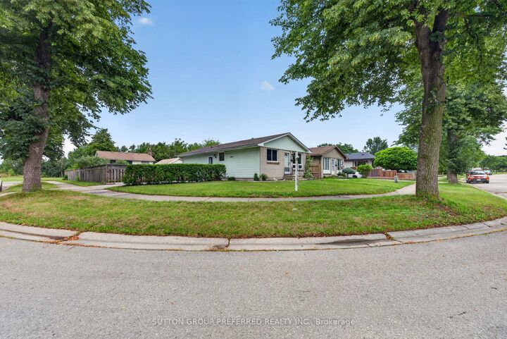 Property Photo: 53 Renny Crescent ON N6E 2C4