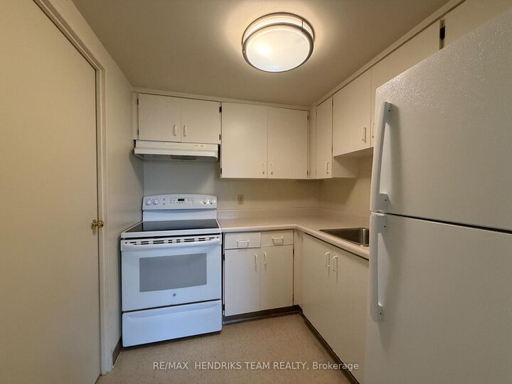 Property Photo:  234 Oakdale Avenue 202  ON L2P 2K6 
