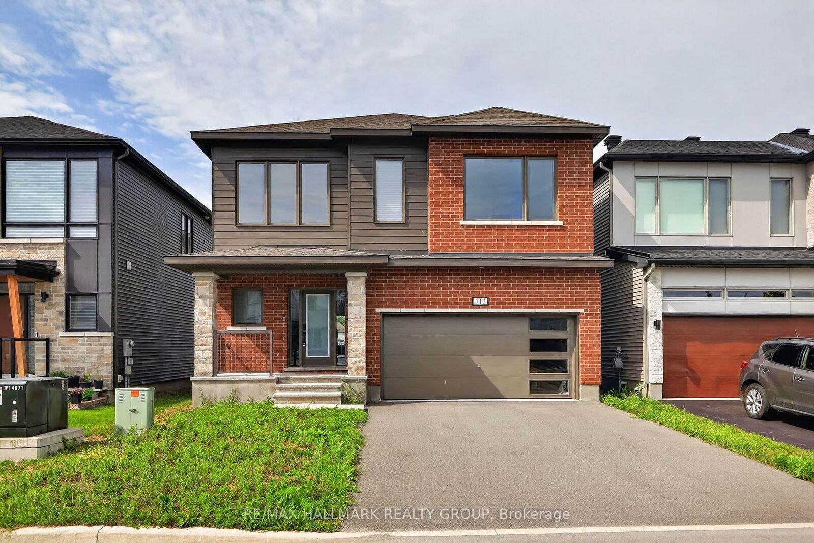 Property Photo: 717 Fenwick Way ON K2J 7E2