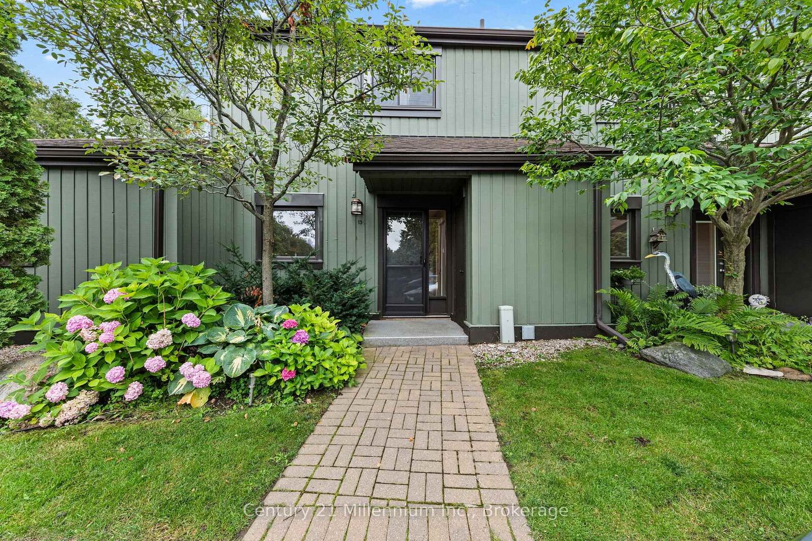 Property Photo:  156 Escarpment Crescent  ON L9Y 5B4 