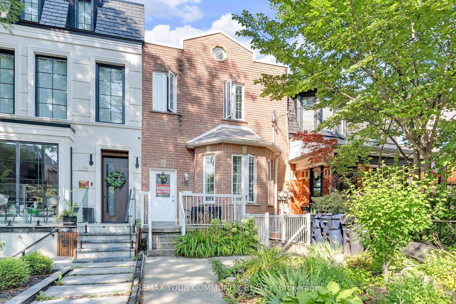 Property Photo: 176 Lisgar Street W Bsmt ON M6J 3G3