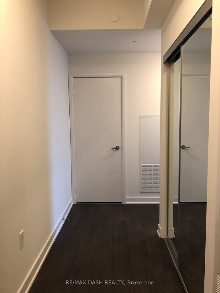 Property Photo:  27 Bathurst Street 1504W  ON M5V 2P1 