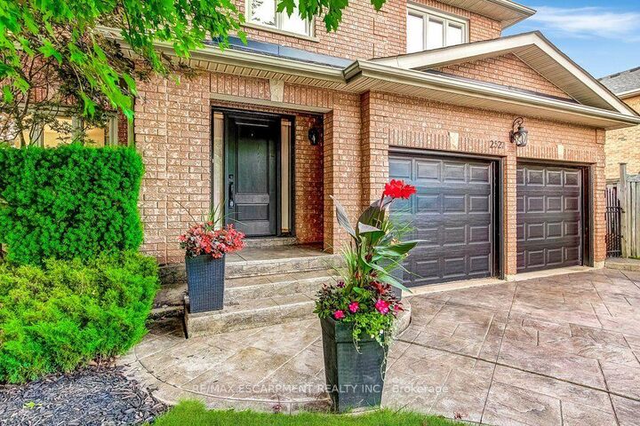 Property Photo: 2527 Andover Road ON L6H 6C3