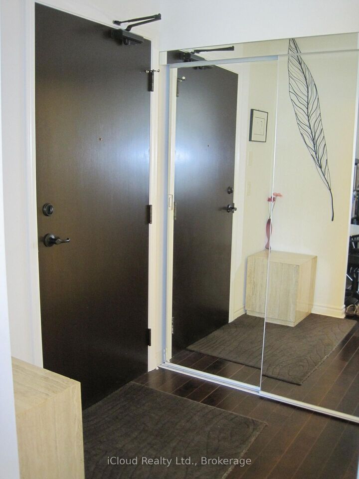 Property Photo:  385 Prince Of Wales Drive 1107  ON L5B 0E6 