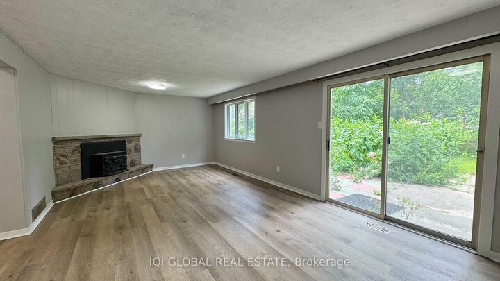 Property Photo:  2143 Linby Street 2  ON L4Y 1V6 