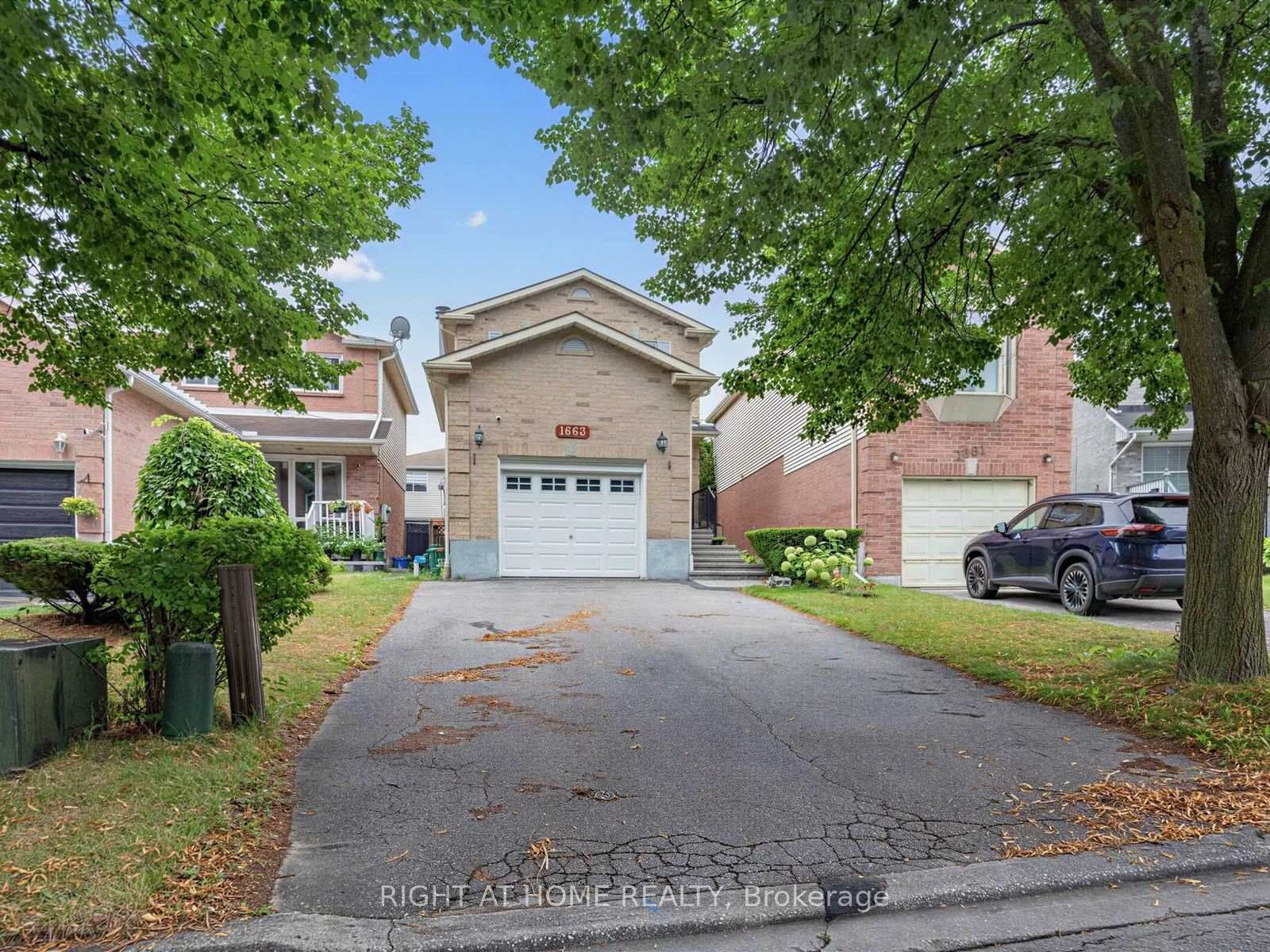 Property Photo: 1663 Tawnberry Street ON L1X 2C4