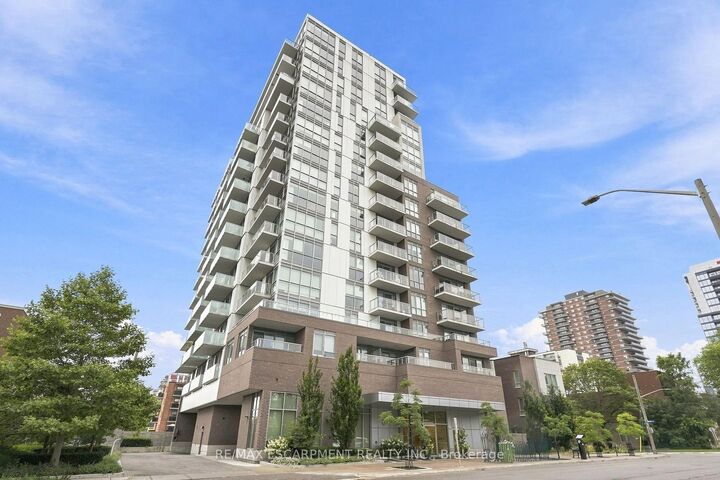 Property Photo: 8 Ann Street 902 ON L5G 3E6