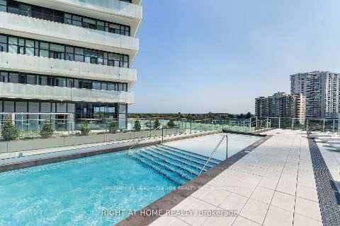 Property Photo:  3900 Confederation Parkway 3206  ON L5B 0M3 