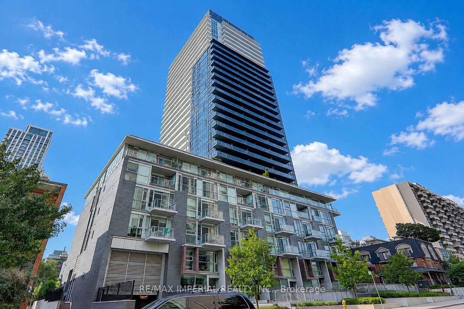 Property Photo: 101 Erskine Avenue 2905 ON M4P 0C5