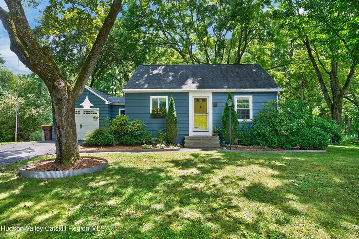 Property Photo:  18 E Fernbank  NY 12054 