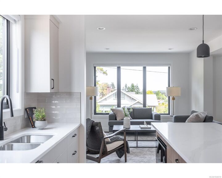 Property Photo: 309 Elizabeth St BC V9R 3C5