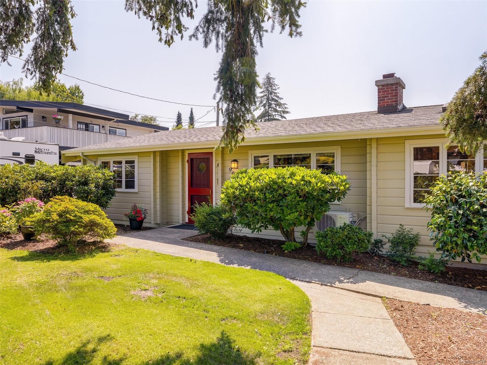Property Photo: 901 Verdier Ave BC V8M 1B3