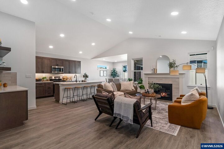 Property Photo:  3151 S 13th St  OR 97355 