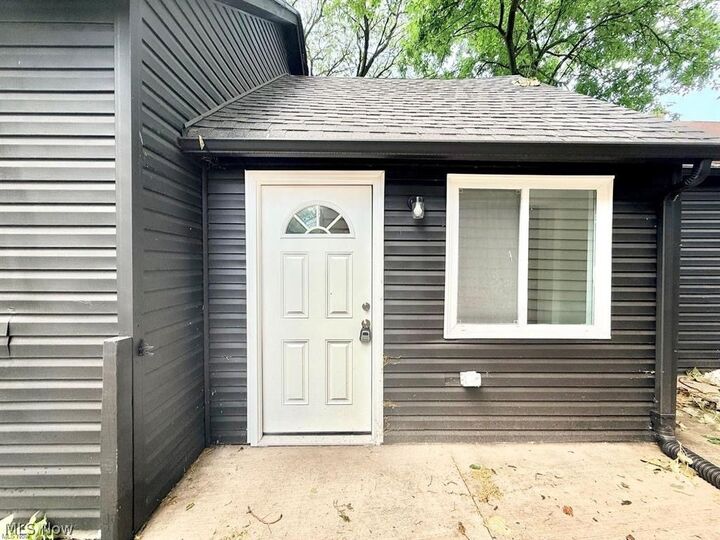Property Photo: 842 Starkweather Avenue OH 44113