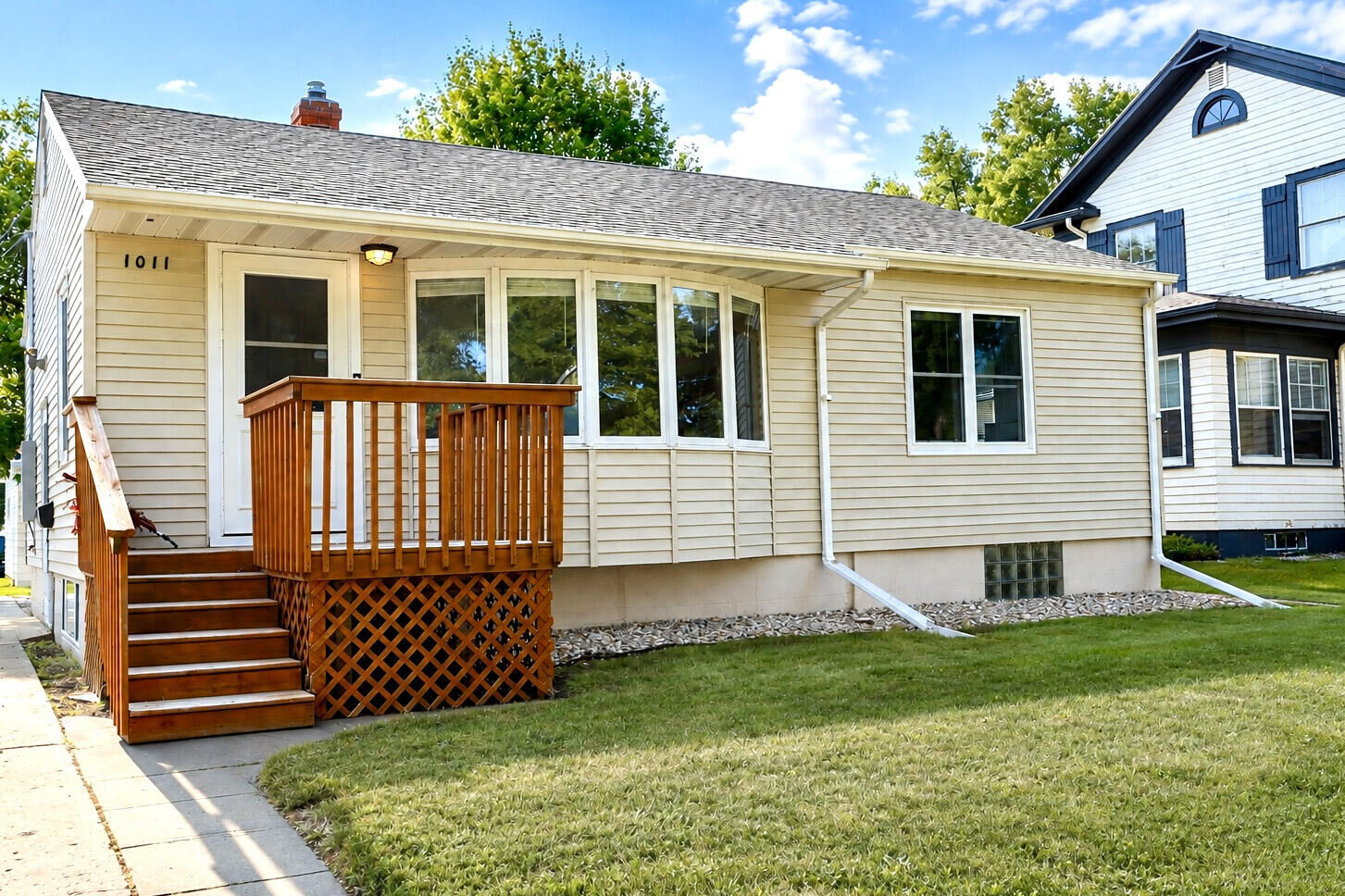 Property Photo: 1011 N 1st Street SD 57401