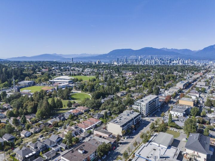 Property Photo: 188 E 32nd Avenue 301 BC V5V 0E4