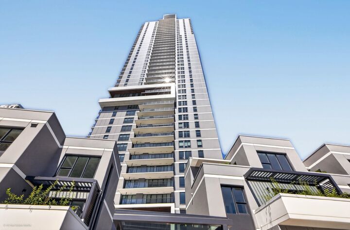 Property Photo:  2135 Springer Avenue 1605  BC V5B 0C1 