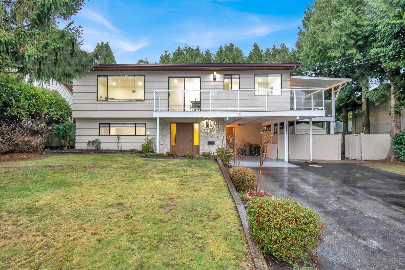 Property Photo: 11715 83A Avenue BC V4C 2J9