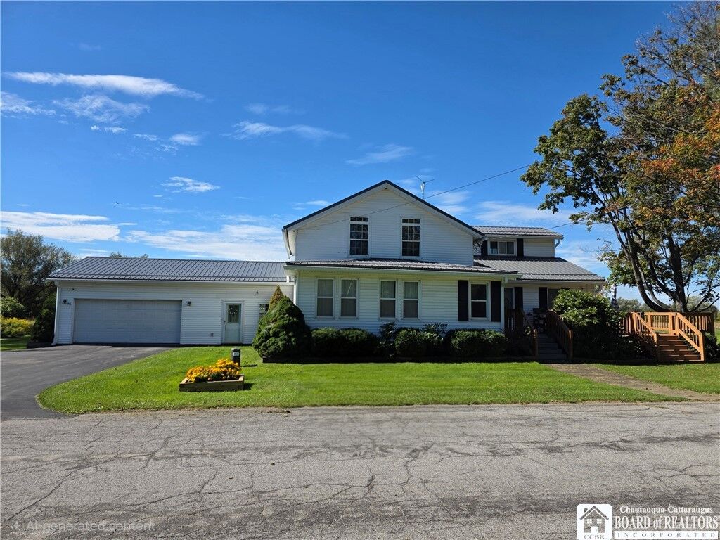 Property Photo: 10745 S Roberts Road NY 14048