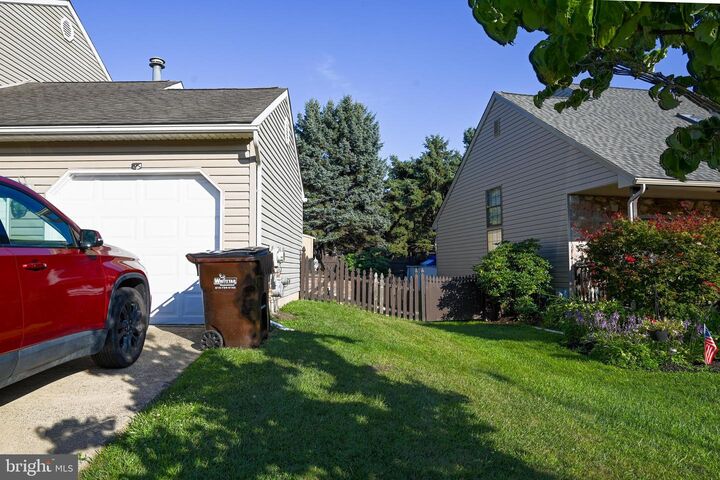 Property Photo:  2446 New Market Square S  PA 19020 