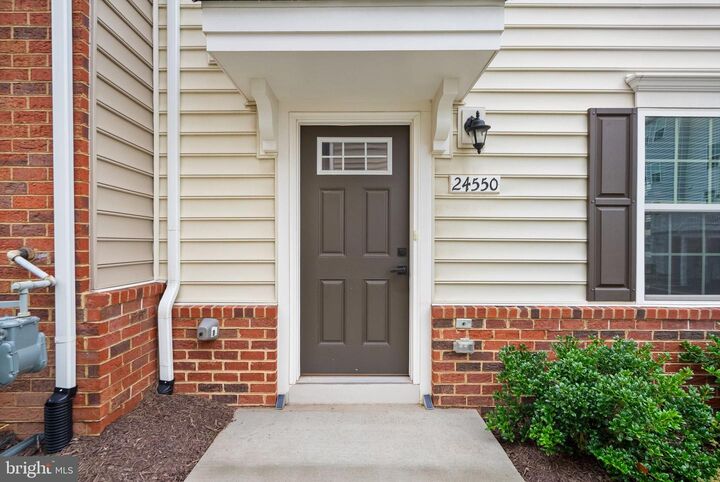 Property Photo: 24550 Pommel Terrace VA 20166