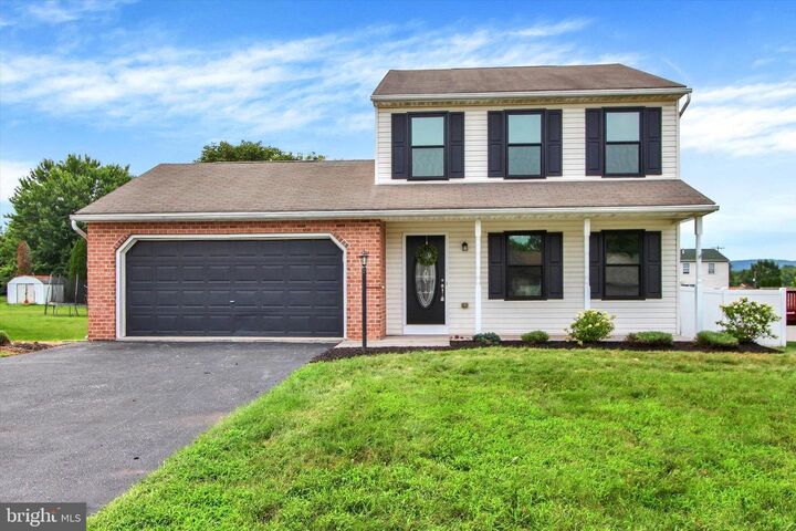 Property Photo:  2070 Wyatt Circle  PA 17315 