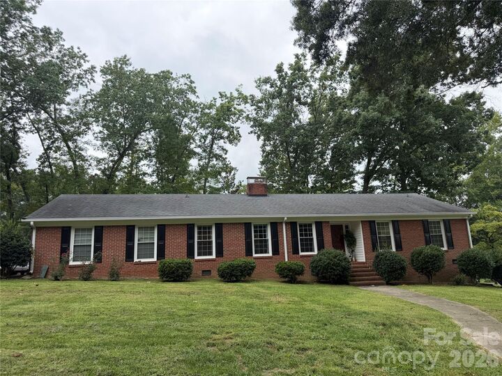Property Photo:  1110 Oak Hill Drive  NC 28112 