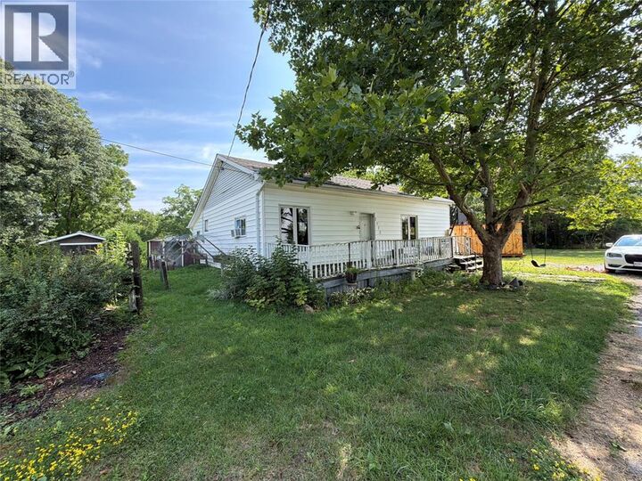 2572 Richmond Street — photo 1