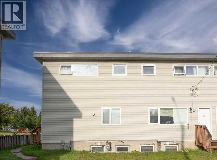 305 5 Street — photo 1