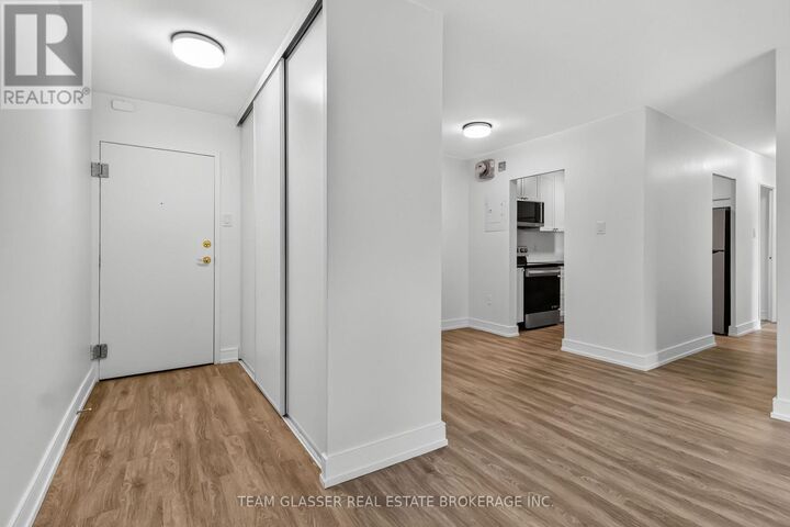 Property Photo: 735 Wonderland Road South 302 ON N6K 1M1