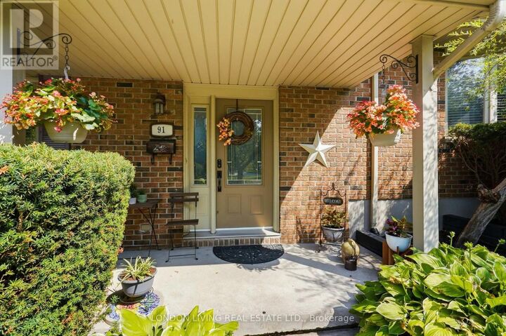 91 St Clair Court — photo 1
