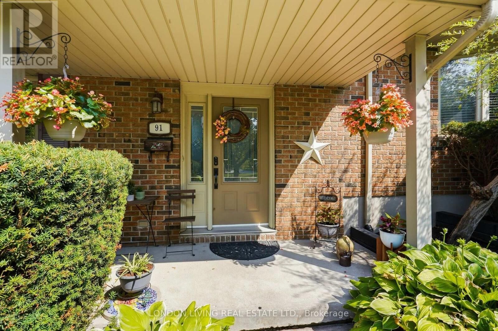 Property Photo: 91 St Clair Court ON N6J 3W1