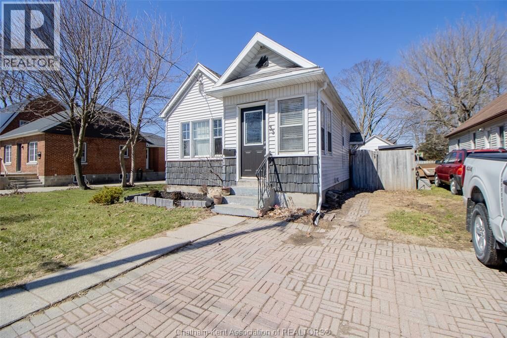 Property Photo:  35 Alexandra Avenue  ON N7M 1X9 
