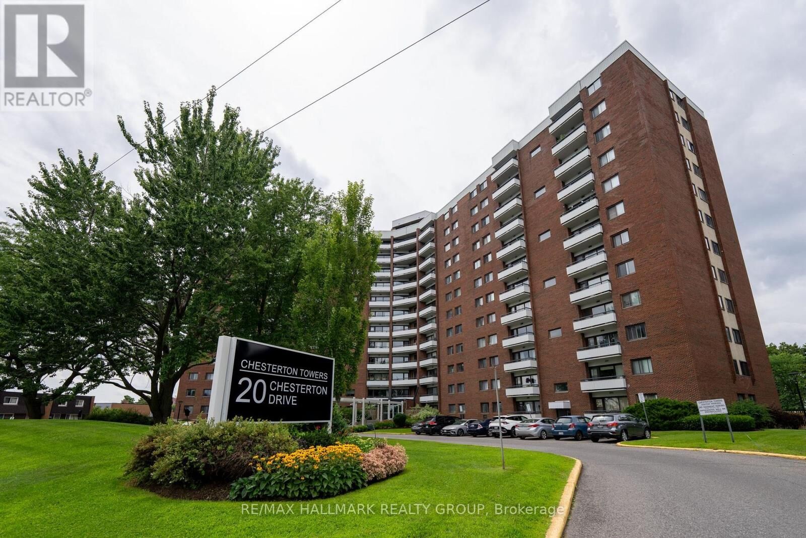 Property Photo: 20 Chesterton Drive 906 ON K2E 6Z7