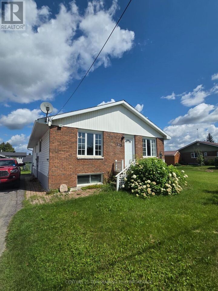 Property Photo:  125 4th Avenue  ON P0J 1H0 