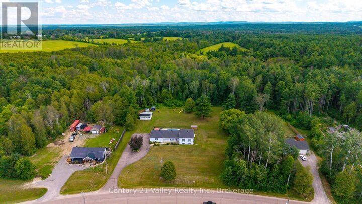 Property Photo:  406 Water Street  ON K0J 1T0 