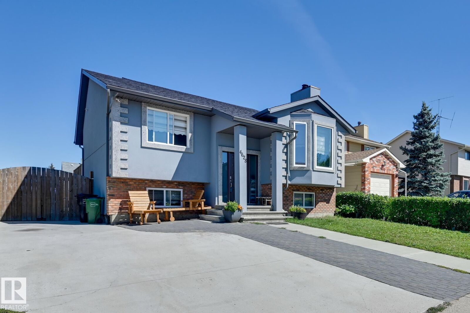 Property Photo:  4628 37 Avenue NW  AB T6L 3V1 