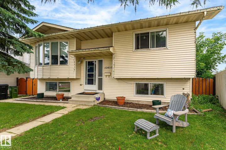 Property Photo:  12435 46 Street NW  AB T5W 5E2 