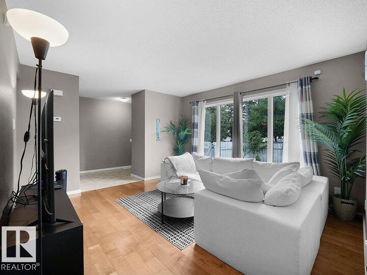 Property Photo:  34 Amberly Court NW  AB T5A 2H9 