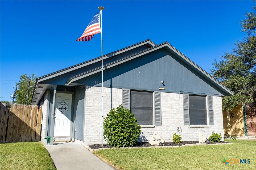 Property Photo: 110 Idylwood Place TX 77901