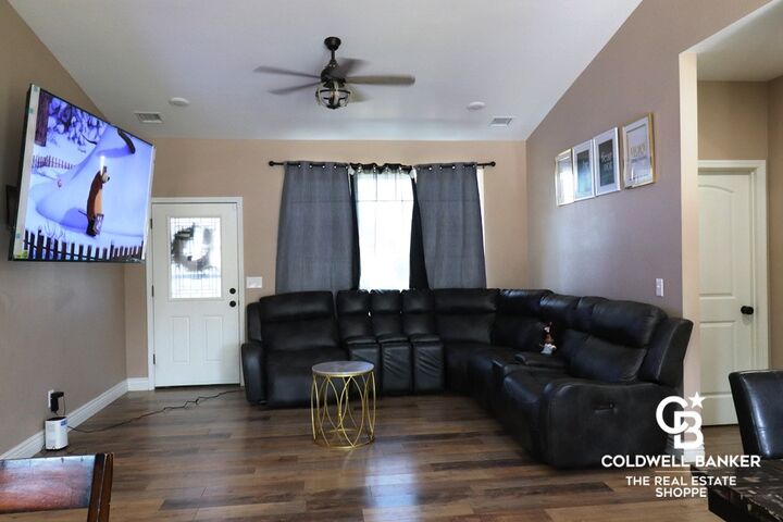 Property Photo: 4026 Hawthorne Way KS 67846