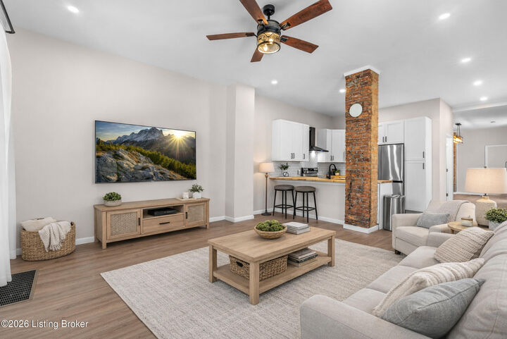 Property Photo:  325 E 14th St  IN 47150 