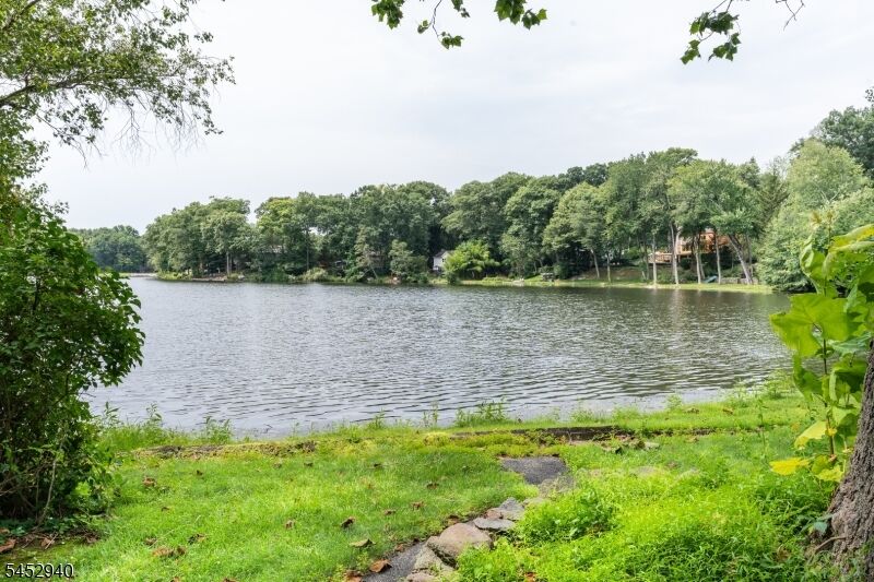 Property Photo:  23 Cabot Ln  NJ 07405 