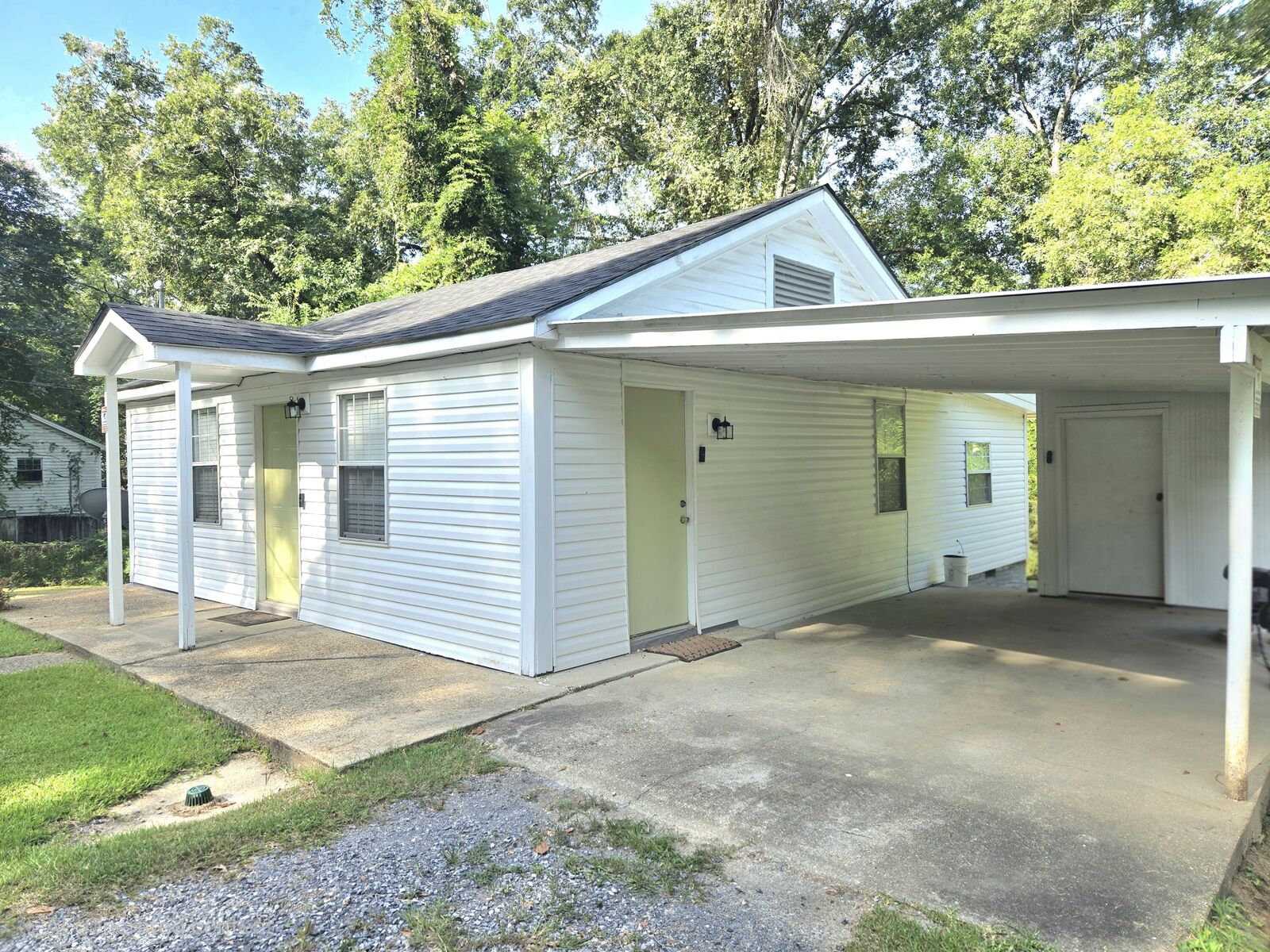 Property Photo:  2010 6th N. Ave  MS 39440 