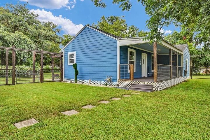 Property Photo: 305 South 15th Street TX 77486